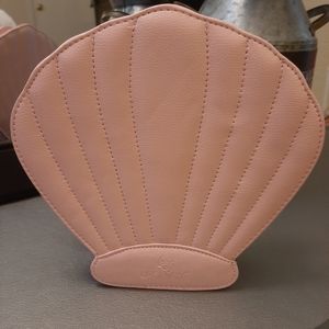 Shell make up brush holder